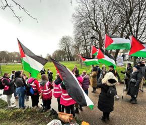 "منطقة خالية من الأبارتهايد"  عشرات الأسر في برايتون يقاطعون البضائع الإسرائيلية