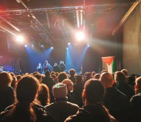 بعد طلب قائدها إزالة علم فلسطين.. إلغاء حفل فرقة روك أمريكية في بولونيا