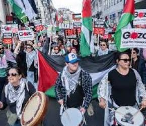 بريطانيا تستعد لمسيرة وطنية.. وحملة عالمية تنطلق اليوم للتضامن مع الأسرى الفلسطينيين... احتجاج أمام بنك "باركليز" في غلاسكو