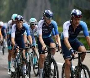 تعطيل طواف إسبانيا أمام فريق “إسرائيل-بريمير تيك”..احتجاج داعم لفلسطين أمام مهرجان البندقية السينمائي