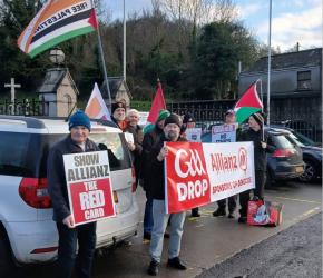 يؤمن كيان الإبادة.. احتجاج خارج ملعب مباراة أرماغ وغالواي تنديدًا برعاية "أليانز"