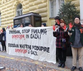 تشحن النفط للاحتلال  وقفة احتجاجية في تركيا ضد مرور ناقلة النفط “نيسوس كريستيانا”