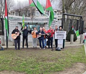 للأسبوع الـ105 على التوالي..  وقفة تضامنية مع فلسطين أمام السفارة الأمريكية في دبلن