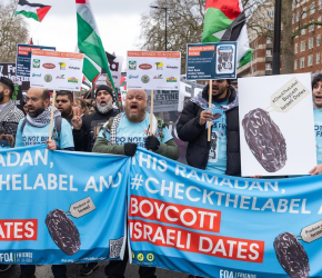 التعرف على أصل التمور، وقراءة الملصقات، هي وسيلة ملموسة لمواءمة خياراتك اليومية مع قيم المسؤولية والعدالة