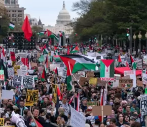 "من حق الفلسطينيين تقرير مصيرهم" ... احتجاج بواشنطن ضد افتتاح أول اجتماع لـ "مجلس السلام"