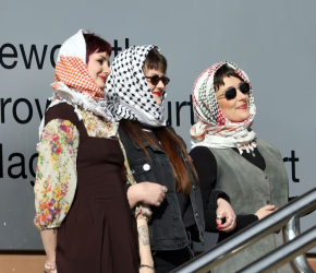 توجيه تهم لناشطات استهدفنَ مصنعًا يسلح الاحتلال