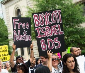 قنابلهم تحول الإنسان لرماد  دعوات لتعزيز المقاطعة والضغط على الاحتلال دوليًا