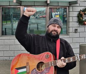 للأسبوع الـ104.... وقفة تضامنية مع فلسطين أمام السفارة الأمريكية في دبلن