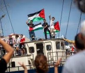 دعوات لإطلاق سراح نشطاء أسطول الصمود بعد اعتقالهم في تونس