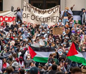 "هارفارد" تُعاقب طلابًا احتجوا على استضافة مدير شركة متواطئة