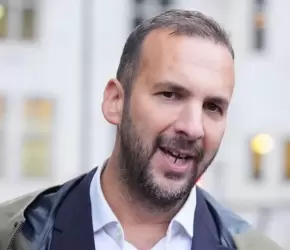 زعيم حزب الخضر يدعو المجالس لمقاطعة البضائع الإسرائيلية