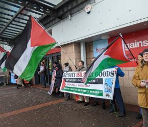 "اوقفوا بيع البضائع الإسرائيلية"  احتجاجات في أسكتلندا أمام فروع "هوم بارغينز"