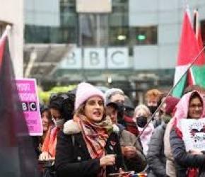 صحفيون عرب يقاضون "BBC" بتهمة تضليل الجمهور أثناء حرب غزة
