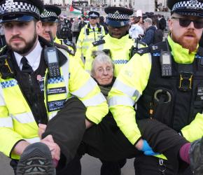 ضمن خطّة تقويضها.. الشرطة البريطانية تعتقل 523 متظاهرًا داعمًا لحركة فلسطين