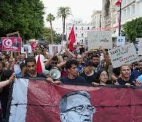 من تونس إلى الضفة.. احتجاجات متزامنة لدعم الأسرى ورفض الإعدام... استهداف مباشر لشركة متورطة بالإبادة.. تحطيم مكاتب “تشب” في غلاسكو