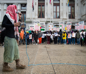 وقفة لطلاب جامعة “تمبل” تنديدًا بتورطها مع الاحتلال