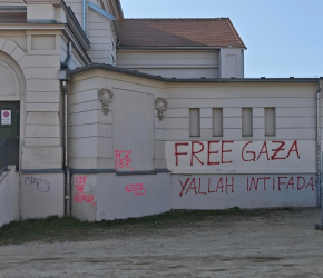 كتابة عبارات تضامنية على مبنى تاريخي في ألمانيا