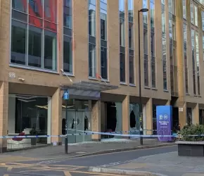 احتجاجًا على تواطؤها مع الاحتلال..  إغلاق مكتب شركة "تشب" للتأمين في مانشستر