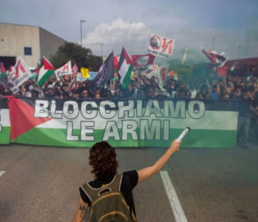 الضغط القانوني يجبر إيطاليا على تفتيش شحنة تحمل فولاذًا للاحتلال