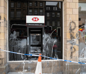 استهداف فرع بنك HSBC في لندن بسبب دعمه لتسليح الاحتلال