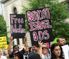 21 منظمة مدنية تطالب بريطانيا بحظر استيراد البضائع  الإسرائيلية