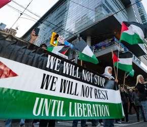 يتربح من الإبادة!  احتجاج خارج صندوق تقاعد معلمي كندا تنديدًا باستثماراته