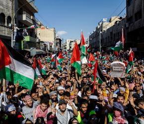 "اوقفوا تمويل السندات الإسرائيلية" احتجاج في دبلن أمام البنك المركزي الأيرلندي