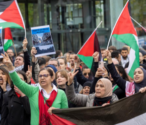 مظاهرة داعمة لإيران وفلسطين في برلين