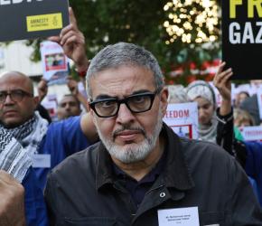 عريضة داعمة للجرّاح الفلسطيني في بريطانيا غسّان أبو ستّة