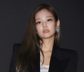 جمهور “جيني” يطالبها بسحب ترويجها لـ “أديداس إسرائيل”