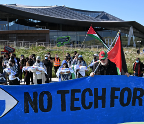 احتجاج مرتب لدعم ناشط قاطع مؤتمر “غوغل” دعمًا لفلسطين