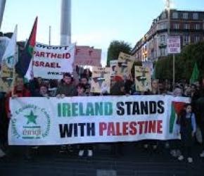 احتجاج في أيرلندا رفضًا لزيارة رئيس الوزراء لترامب