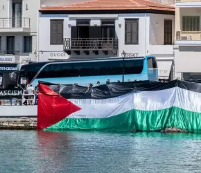 نقابات ميناء يوناني تعرقل شحنة عسكرية للاحتلال