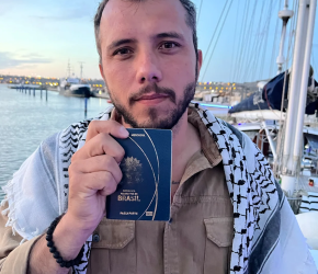 تعرّض تياغو للضرب الوحشي، لدرجة أنه لم يعد قادرًا حتى على فتح عينيه. عينه اليسرى تواجه خطرًا حقيقيًا بفقدان البصر بشكل دائم.