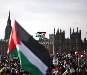 اتهمت الشرطة بالعرقلة..منظمات حقوقية تُطالب قائد شرطة لندن بسحب تصريحاته ضد مسيرات فلسطين