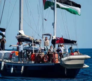 ارفعوا الأعلام فوق البحر!.. دعوات لدعم "أسطول الصمود" رمزيًا فوق المياه