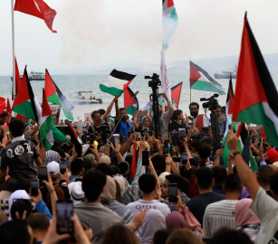 مجلس النواب التونسي يطالب بالإفراج عن نشطاء أسطول الصمود