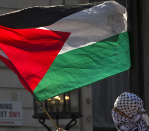 الشرطة الهندية تعتقل متضامنًا رفع علم فلسطين على مدرسة