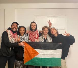احتجاز نشطاء “حركة فلسطين” بعد اقتحام شركة أسلحة إسرائيلية
