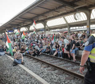 مظاهرة سويسرية تعطل حركة القطارات دعمًا لفلسطين
