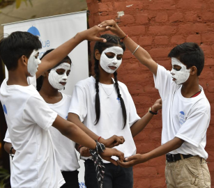 بعد مقاطعته.. وزارة التعليم الهندية تأمر بإعادة عرض مؤيد لغزة