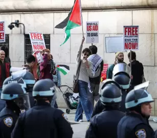 "مع العلم، ضد الإبادة".. احتجاج في جامعة مونتانا على تمويل أبحاث زراعية أمريكية-إسرائيلية