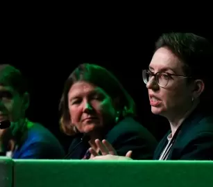 "اعتذروا عن وعد بلفور" .. حزب الخضر البريطاني يصوّت لتصنيف جيش الاحتلال كمنظمة إرهابية