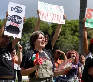 في جامعة فلوريدا الدولية.. احتجاج للمطالبة بسحب الاستثمارات من المتعاقدين مع جيش الاحتلال