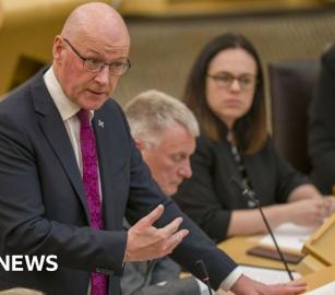 جون سويني يوقف التمويل الجديد لشركات الأسلحة الموردة لإسرائيل