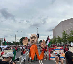 نشطاء يقاطعون توقيع كتاب لشقيق نتنياهو في صربيا