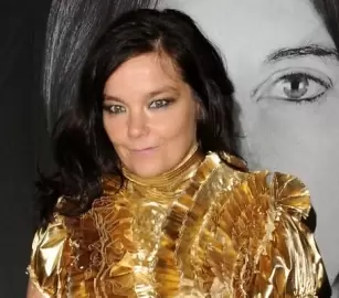 بعد مشاركة "إسرائيل" ..الموسيقية بيورك تدعو آيسلندا للانسحاب من "يوروفيجن"