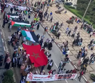"نرفض الإبادة والتطبيع" ..مسيرات ليلية في المغرب تطالب بإنهاء الحصار على غزة