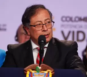 الرئيس الكولومبي: إسرائيل تكرر الجرائم النازية، هذه المرة ضد الفلسطينيين