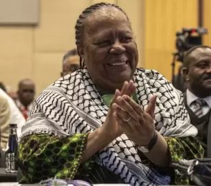 لدورها في قضية الإبادة ضد الاحتلال أمريكا تلغي تأشيرة وزيرة خارجية جنوب أفريقيا السابقة